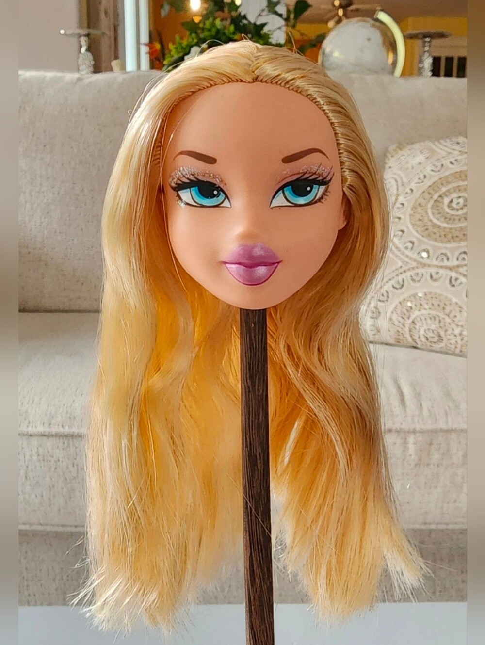 MGA Bratz Play Sportz Gold Medal Gymnast (Cloe) 2007 Blonde Doll Head